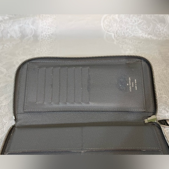 Authentic LOUIS VUITTON Taiga Zippy Long Wallet - Picture 8 of 12